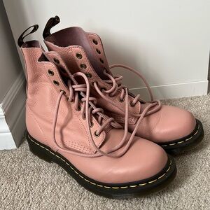 Doc Martens rose, grandeur 8